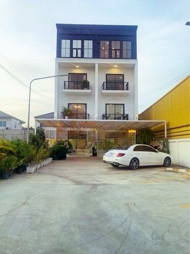 clinics beauty salons spas 2bed 8bath PTT Samret Phatthana Lung Om Market 1.1 km. for 4-s