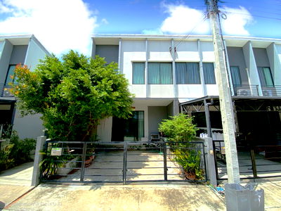 Houses for sale Nonthaburi : S04-0071 Townhome for sale in the Pleno Ratchapruek project.
