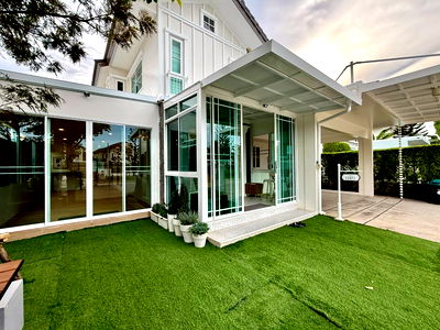 Houses for rent : For Lease! Luxury Detached House Villaggio (2) Srinakarin-Bangna 219 sq.m. 5 Bed 4 Bath Front Garden Unit with EV Charger 5 Mins to Mega Bangna