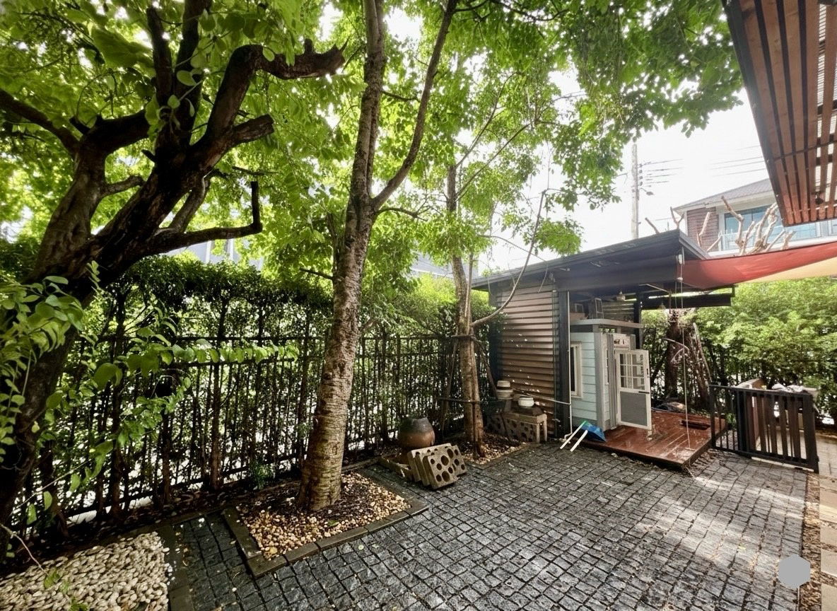 picture For Sale: 3-Storey Townhome at Supalai Essence Ladprao Large Corner Lot Living | Built-in Interior | Green Surroundings | Near MRT Yellow Line  - 8/31