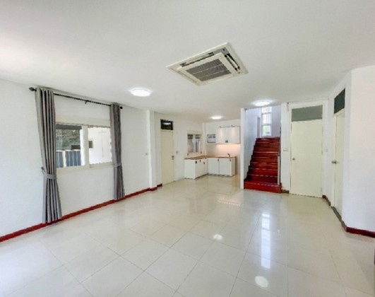 รูป ให้เช่าบ้านเดี่ยว 2 ชั้น หลังใหญ่ ซอยรามอินทรา เข้าซอยไม่ลึก  / ปากซอยรถไฟฟ้า เดินได้ / แอร์ทั้งหลัง / อยู่อาศัย / จดบริษัทได้ - รูปที่ 5/15