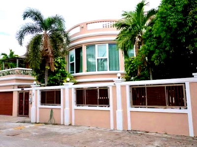 บ้านเดี่ยวให้เช่า : บ้านพูลวิลล่าพัทยาว่างให้เช่าห่างทะเล10นาที