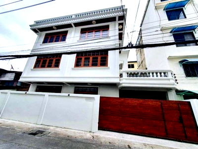 เช่าทาวน์โฮม วิทยาลัยพณิชยการธนบุรี : 🏡ให้เช่าทาวน์โฮม 3 ชั้น ตกแต่งครบพร้อมอยู่ 5 ห้องนอน 3 ห้องน้ำ เดิน 4 นาทีถึง BTS กรุงธนบุรี 🚈