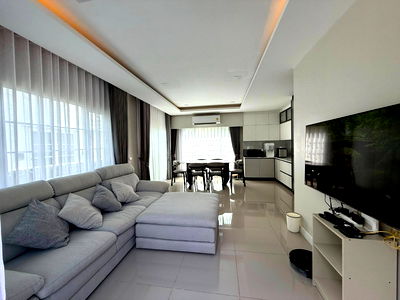 เช่าบ้านแฝด นิคมอุตสาหกรรมบางปู : ให้เช่าด่วน! บ้านแฝด Grandio บางนา กม.5 (44 ตร.วา) 4 นอน 4 น้ำ หลัง Mega Bangna 🐶 อนุญาตสัตว์เลี้ยง พร้อม EV Charger!