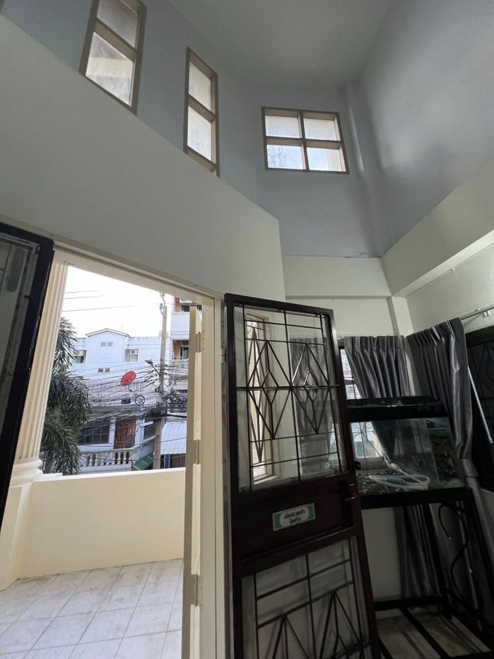 รูป  ให้เช่า ทาวน์เฮาส์ 4 ชั้น ซอยอารีย์สัมพันธ์ 4 ใกล้BTSอาีรย์ - รูปที่ 8/13