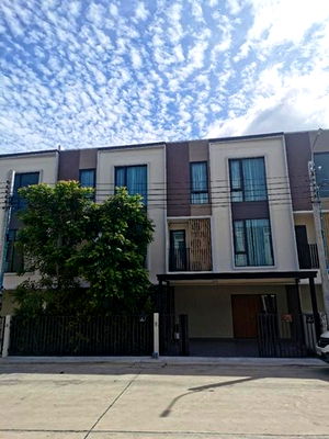 เช่าบ้านเดี่ยว วิทยาลัยนานาชาติราฟเฟิลส์ : HU6925 ทาวน์โฮมให้เช่า อัลติจูด คราฟ บางนา สมุทรปราการ