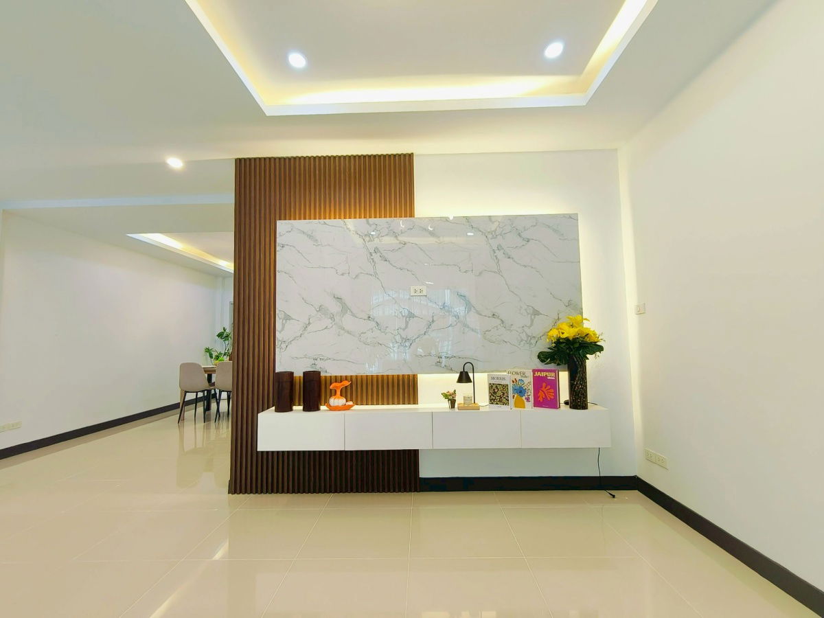 รูป บ้านโซนลาดกระบัง  ถนนฉลองกรุง  หมู่บ้านราชพฤกษ์ รีโนเวทใหม่  ใกล้นิคมอุตสาหกรรมลาดกระบัง นัดชมเลย 085-318-6868 - รูปที่ 6/23