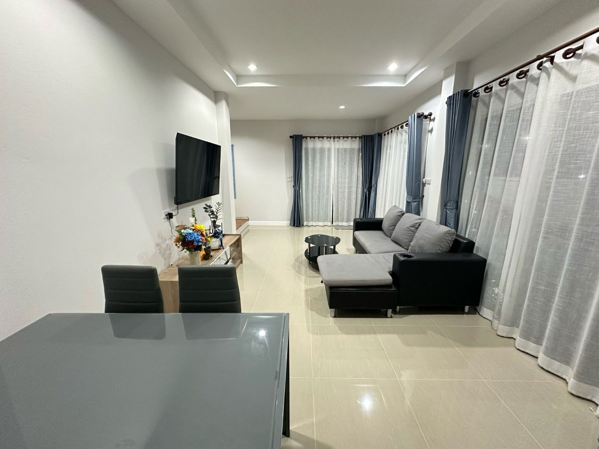 picture Two-story pool villa for rent with 3 bedrooms,2 toilets and 1 kitchen.  - 9/18