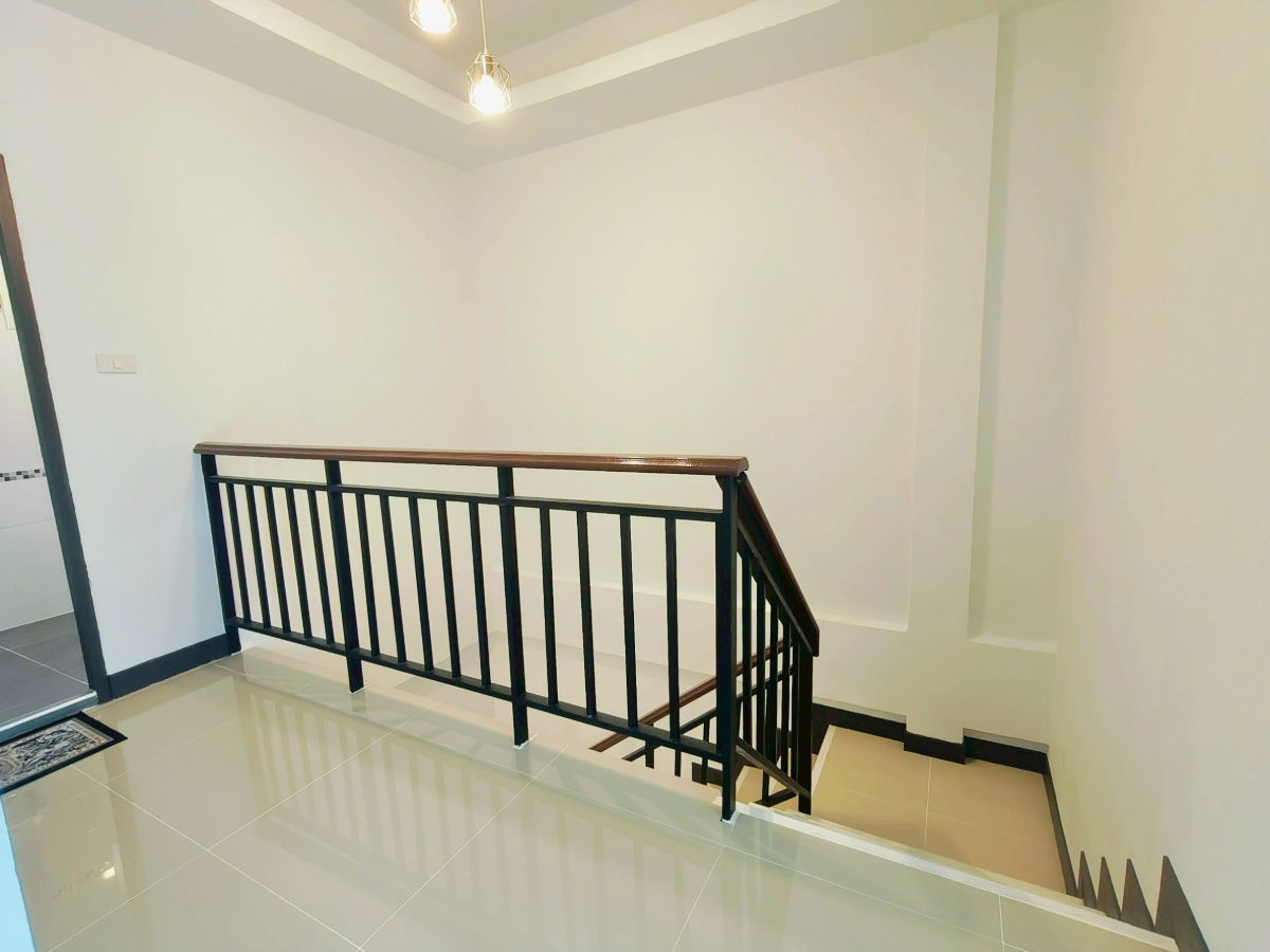 รูป บ้านโซนลาดกระบัง  ถนนฉลองกรุง  หมู่บ้านราชพฤกษ์ รีโนเวทใหม่  ใกล้นิคมอุตสาหกรรมลาดกระบัง นัดชมเลย 085-318-6868 - รูปที่ 23/23