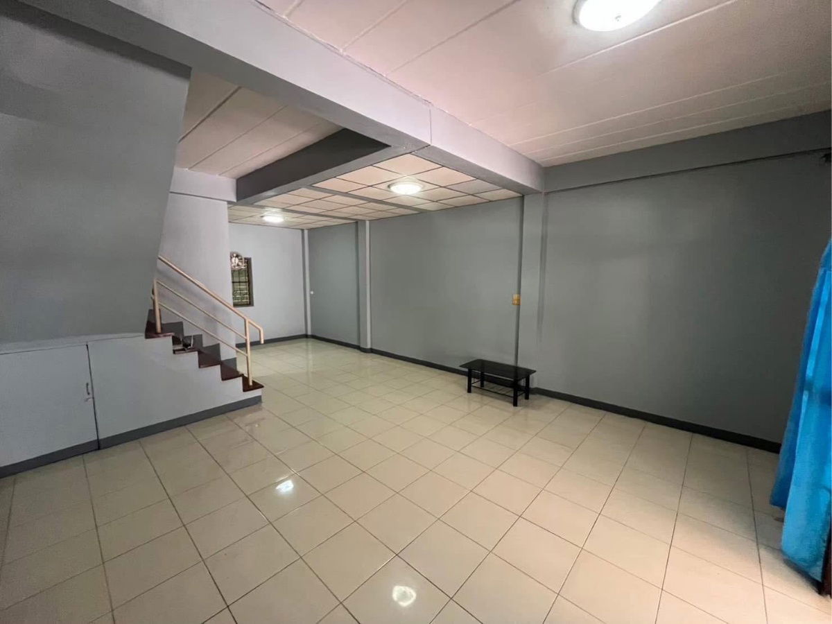 รูป #ให้เช่าทาวน์เฮาส์ 2ชั้น นิมิตใหม่ 13 ใกล้ไปรษณีย์มีนบุรีเพียง 2 กม.  🔥เพียง 9,000 บาท/เดือน ‼️  บ้าน 2 ชั้น ขนาด 22 ตรว. มี 3ห้องนอน | 3 ห้องน้ำ - รูปที่ 2/8