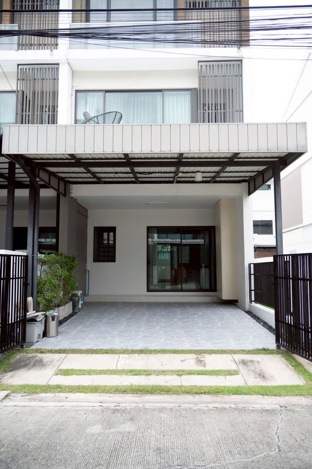 รูป 🏡 ให้เช่าทาวน์โฮม 3 ชั้น โครงการ The Terrace รามอินทรา 65 (Land & Houses) บ้านหลังมุม สวย สภาพดี ! - รูปที่ 1/23