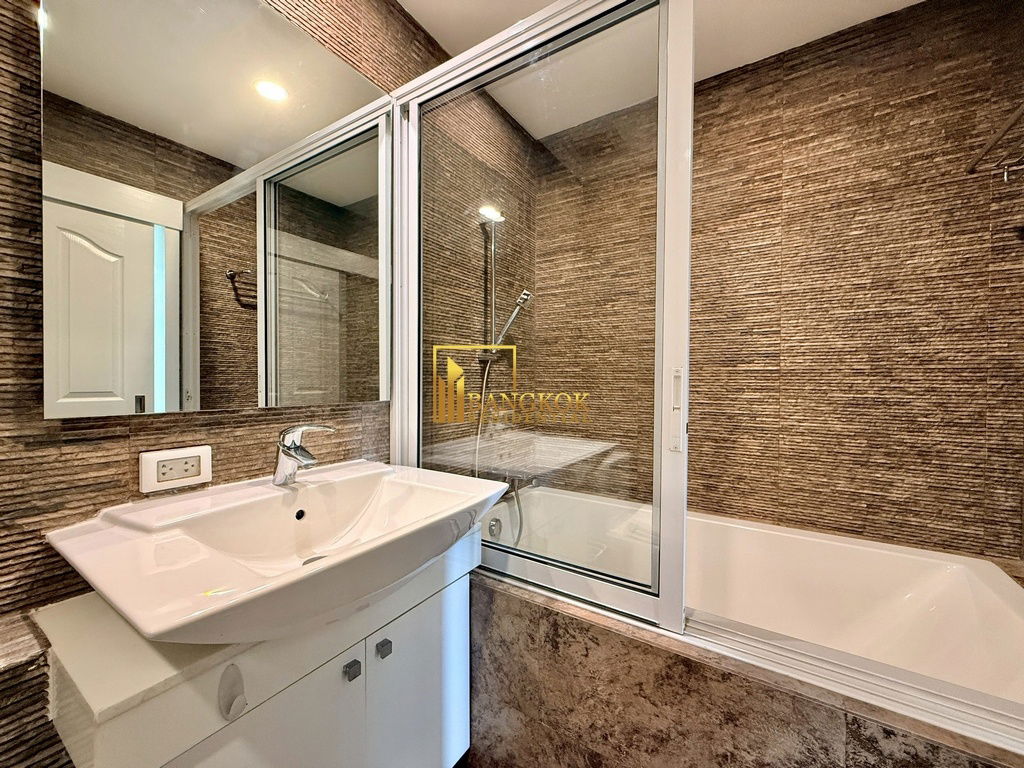 รูป The Rise 39 | Modernized 2 Bedroom Condo in Phrom Phong - BR16811CD - รูปที่ 17/35