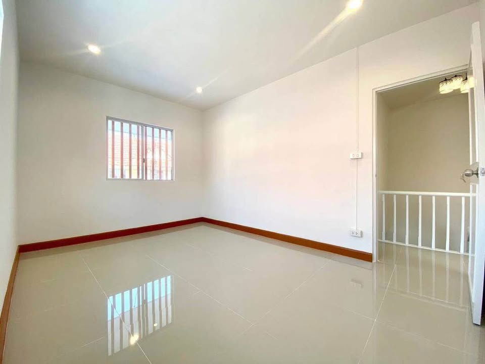 รูป 🏡✨ บ้านพร้อมอยู่ ทำเลทองคลองสาม ราคาดีสุดในย่านนี้‼️ เพียง 1.99 ล้าน ฟรีเฟอร์ฯ ฟรีโอน 🎁 - รูปที่ 8/16