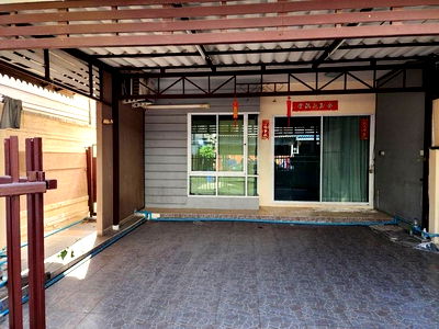 Townhouses for rent วิทยาลัยเซาธ์อีสท์บางกอก : Town House For Rent Iris Park Sukhumvit 76 Samut Prakan