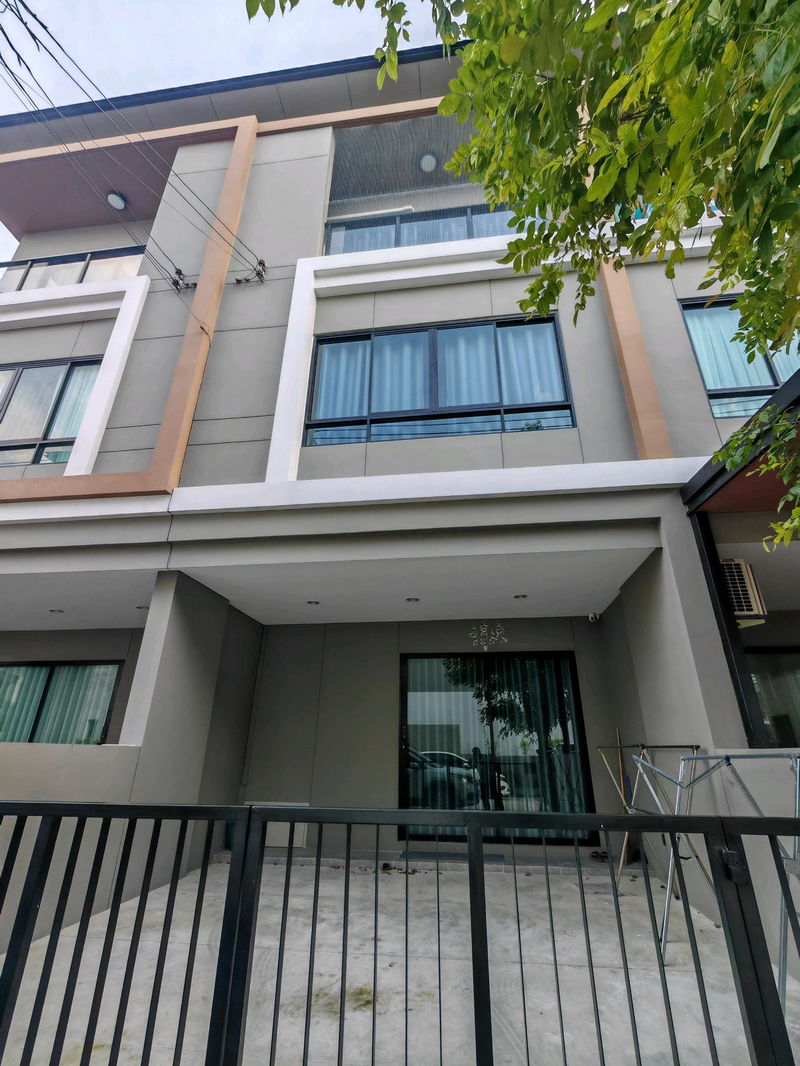 ทาวน์โฮมให้เช่า : 🏡 ให้เช่าทาวน์โฮม 3 ชั้น โครงการพรีเมี่ยมเพลส พหลโยธิน–รามอินทรา (ถนนเทพรักษ์)