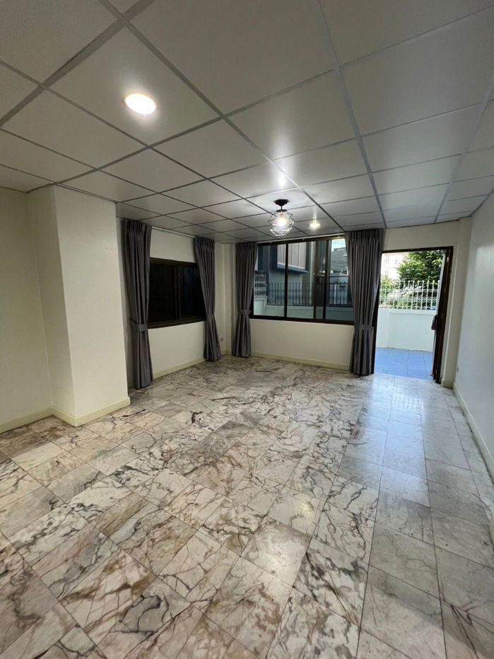 รูป  ให้เช่า ทาวน์เฮาส์ 4 ชั้น ซอยอารีย์สัมพันธ์ 4 ใกล้BTSอาีรย์ - รูปที่ 3/13