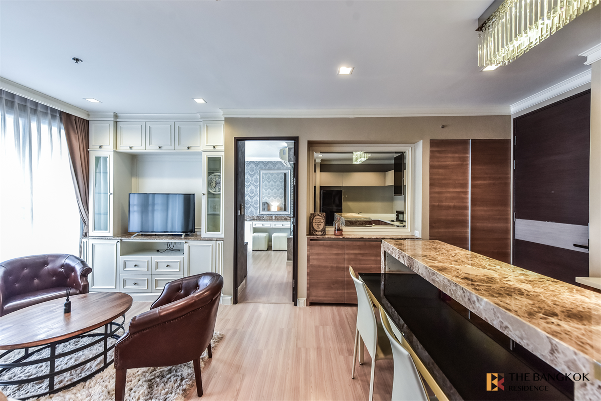 picture RHYTHM Sathorn near BTS Saphan Taksin Big discount, full deal - 10/10