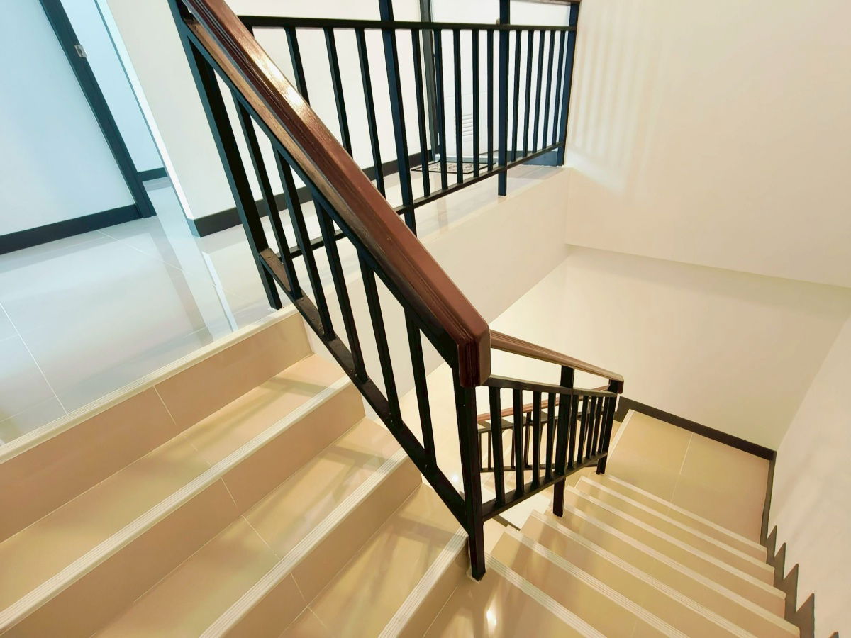 รูป บ้านโซนลาดกระบัง  ถนนฉลองกรุง  หมู่บ้านราชพฤกษ์ รีโนเวทใหม่  ใกล้นิคมอุตสาหกรรมลาดกระบัง นัดชมเลย 085-318-6868 - รูปที่ 15/23