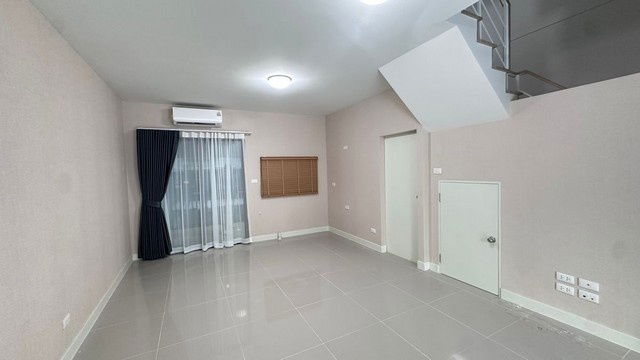 รูป HU6880 ทาวน์โฮมให้เช่า บ้านกลางเมือง รามอินทรา กรุงเทพมหานคร - รูปที่ 3/8