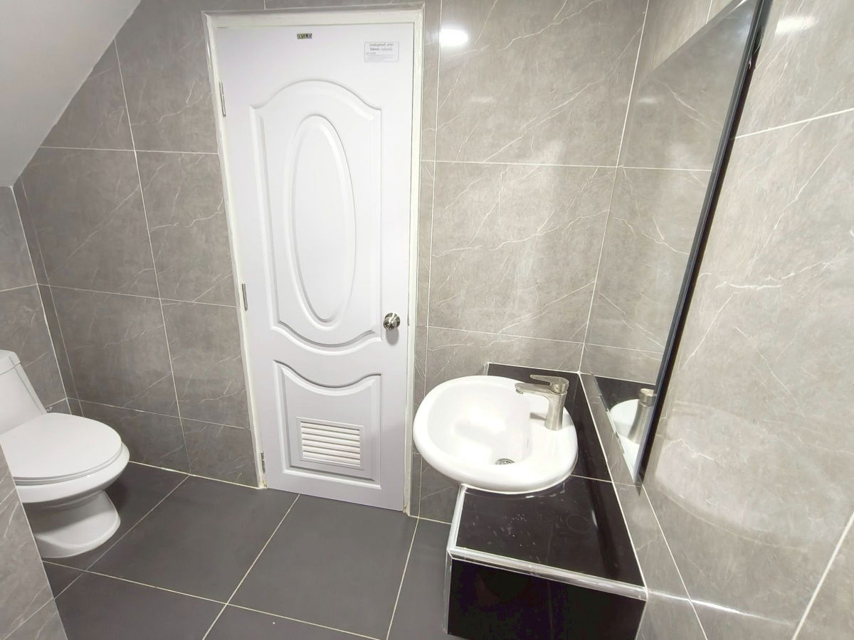 รูป บ้านโซนลำลูกกา ใกล้ตลาดเลอมาเช่ หมู่บ้านฟ้าปิยรมย์ คลอง6 โซนเนตโต้  นัดชมเลย 085-318-6868 - รูปที่ 12/27