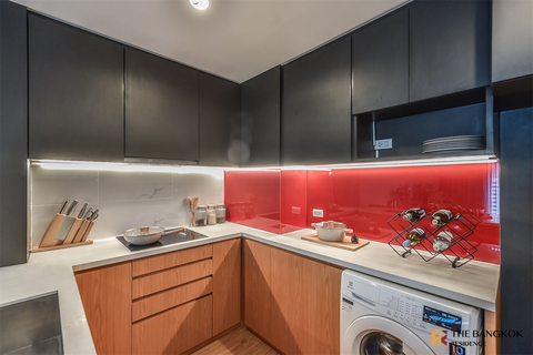 Siamese Surawong Ready-to-move-in Condo, Great Value near MRT Sam Yan Station