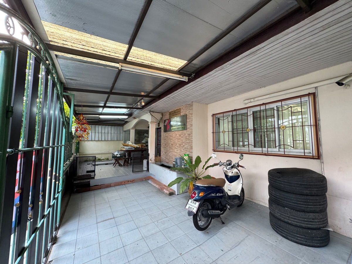 picture Detached house for sale, Thawee Thong 3 Village, Petchkasem 69, convenient transportation, near MRT Lak Song.  Suitable for living or home office. - 2/16