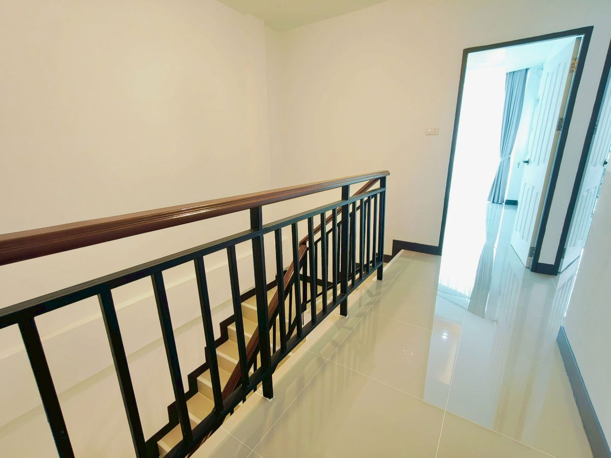 รูป บ้านโซนลาดกระบัง  ถนนฉลองกรุง  หมู่บ้านราชพฤกษ์ รีโนเวทใหม่  ใกล้นิคมอุตสาหกรรมลาดกระบัง นัดชมเลย 085-318-6868 - รูปที่ 19/23