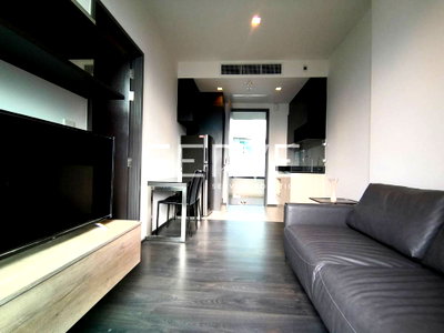 Condos for rent : 1 Bed 1 Bath Large Room Good Location BTS Asok 250 m. & MRT Sukhumvit 200 m. / For Rent-Edge Sukhumvit 23