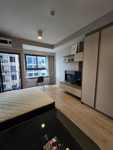 Ideo Sathorn Wongwianyai for rent >> Cheapest Price ราคา : 14,000 baht Floor : 18th floor 27.10sqm Room Type: Studio room Fully Furnished