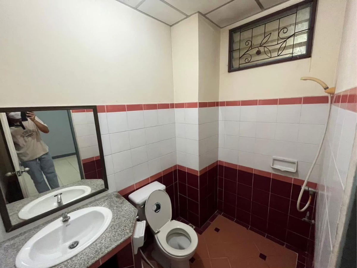 รูป #ให้เช่าทาวน์เฮาส์ 2ชั้น นิมิตใหม่ 13 ใกล้ไปรษณีย์มีนบุรีเพียง 2 กม.  🔥เพียง 9,000 บาท/เดือน ‼️  บ้าน 2 ชั้น ขนาด 22 ตรว. มี 3ห้องนอน | 3 ห้องน้ำ - รูปที่ 6/8