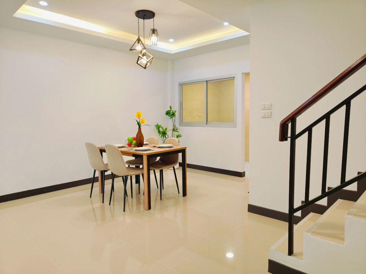 รูป บ้านโซนลาดกระบัง  ถนนฉลองกรุง  หมู่บ้านราชพฤกษ์ รีโนเวทใหม่  ใกล้นิคมอุตสาหกรรมลาดกระบัง นัดชมเลย 085-318-6868 - รูปที่ 8/23