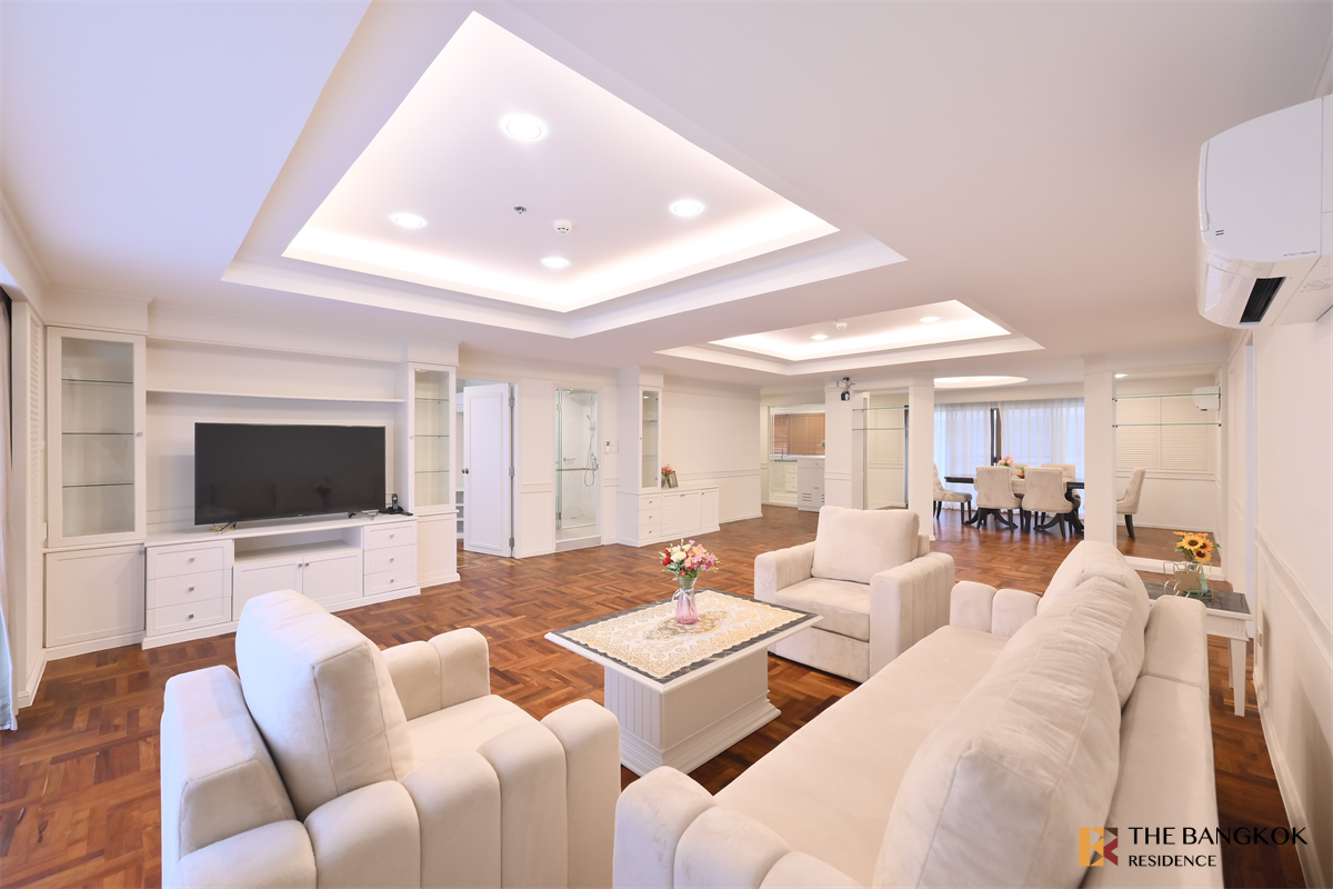 picture M Tower Sukhumvit 35 near BTS Phrom Phong Condo in Great Location, Ready-to-move-in - 8/10