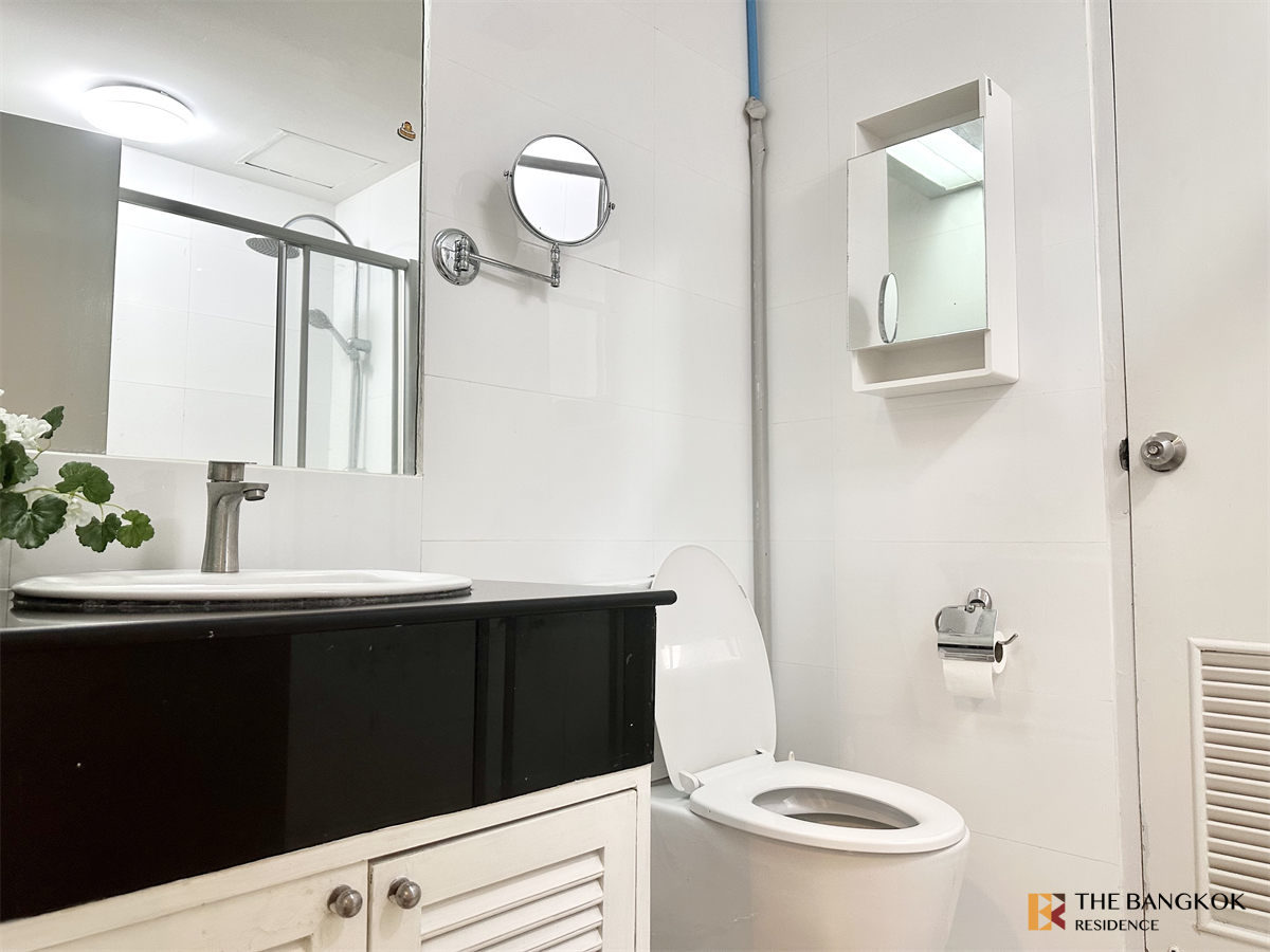 picture Location Near Employment, Surrounded by Lifestyles The Royal Place 2 near BTS Ratchadamri - 10/10