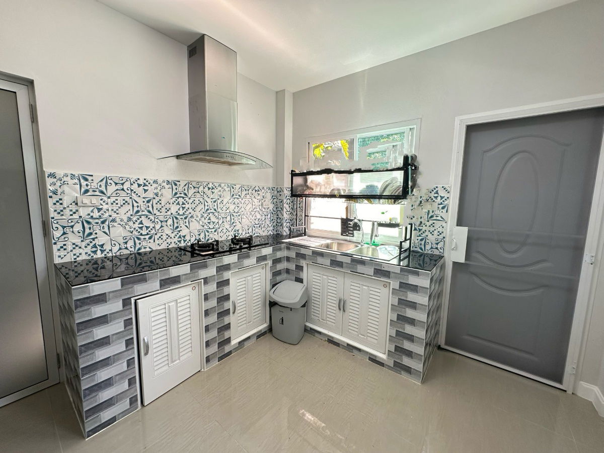 picture Two-story pool villa for rent with 3 bedrooms,2 toilets and 1 kitchen.  - 6/18