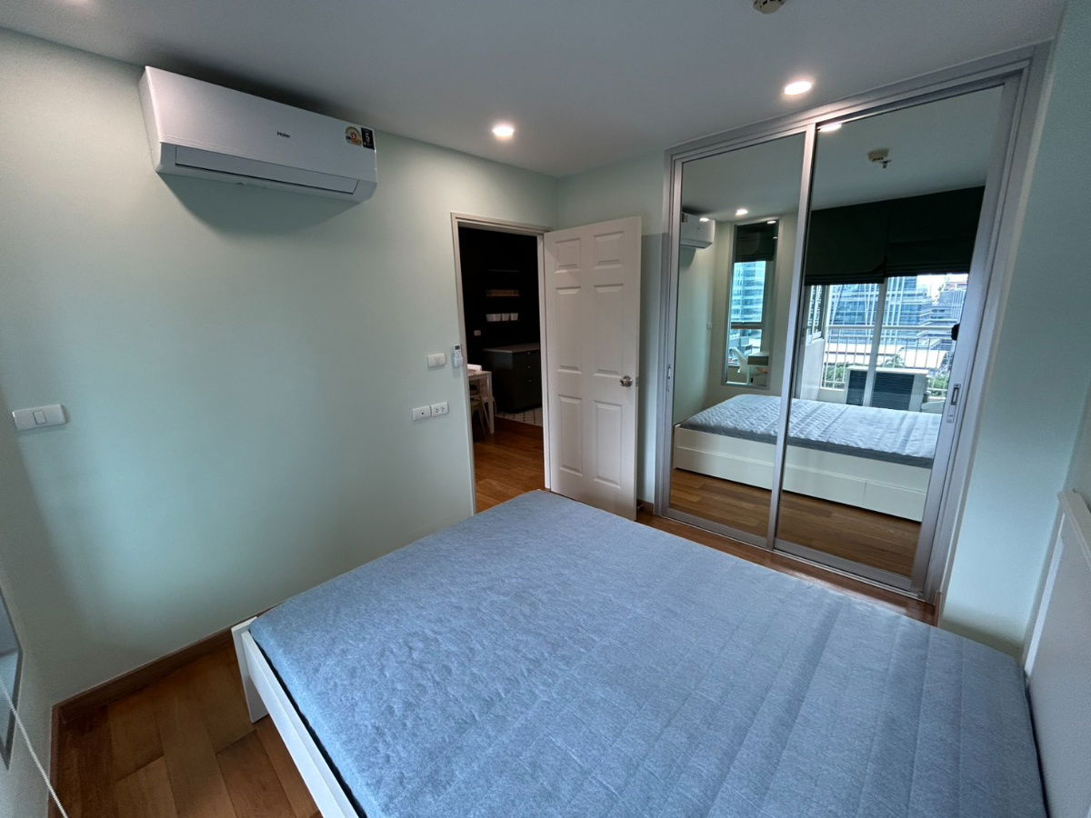 picture Condo Life @ Sathorn 10 Beautifully decorated, Lay out is different than other unit - 4/11