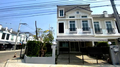 เช่าทาวน์โฮม วิทยาลัยนานาชาติราฟเฟิลส์ : 🏡 ให้เช่าทาวน์โฮมหลังมุม อินดี้ 2 บางนา – รามคำแหง 2