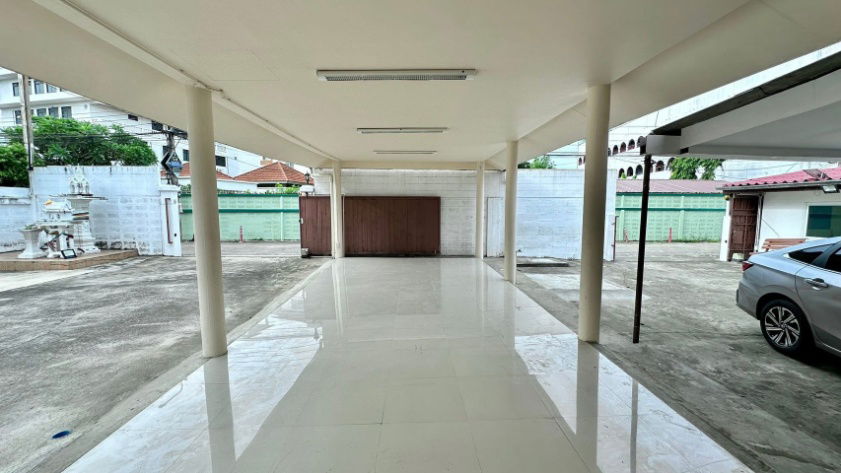 รูป ✨ ให้เช่าบ้านเดี่ยว 1 ชั้น ลาดพร้าว 71–ซอยนาคนิวาส 39 9 ห้องนอน 6 ห้องน้ำ เนื้อที่รวม 220 ตร.ว. (แปลงใหญ่สุดในโซน) เชื่อมต่อหลายเส้นทาง - รูปที่ 8/13