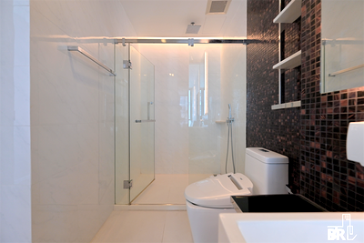 Condos for sale Sukhumvit 69/1 : The Room Sukhumvit 69 near BTS Phra Khanong Room available, great price