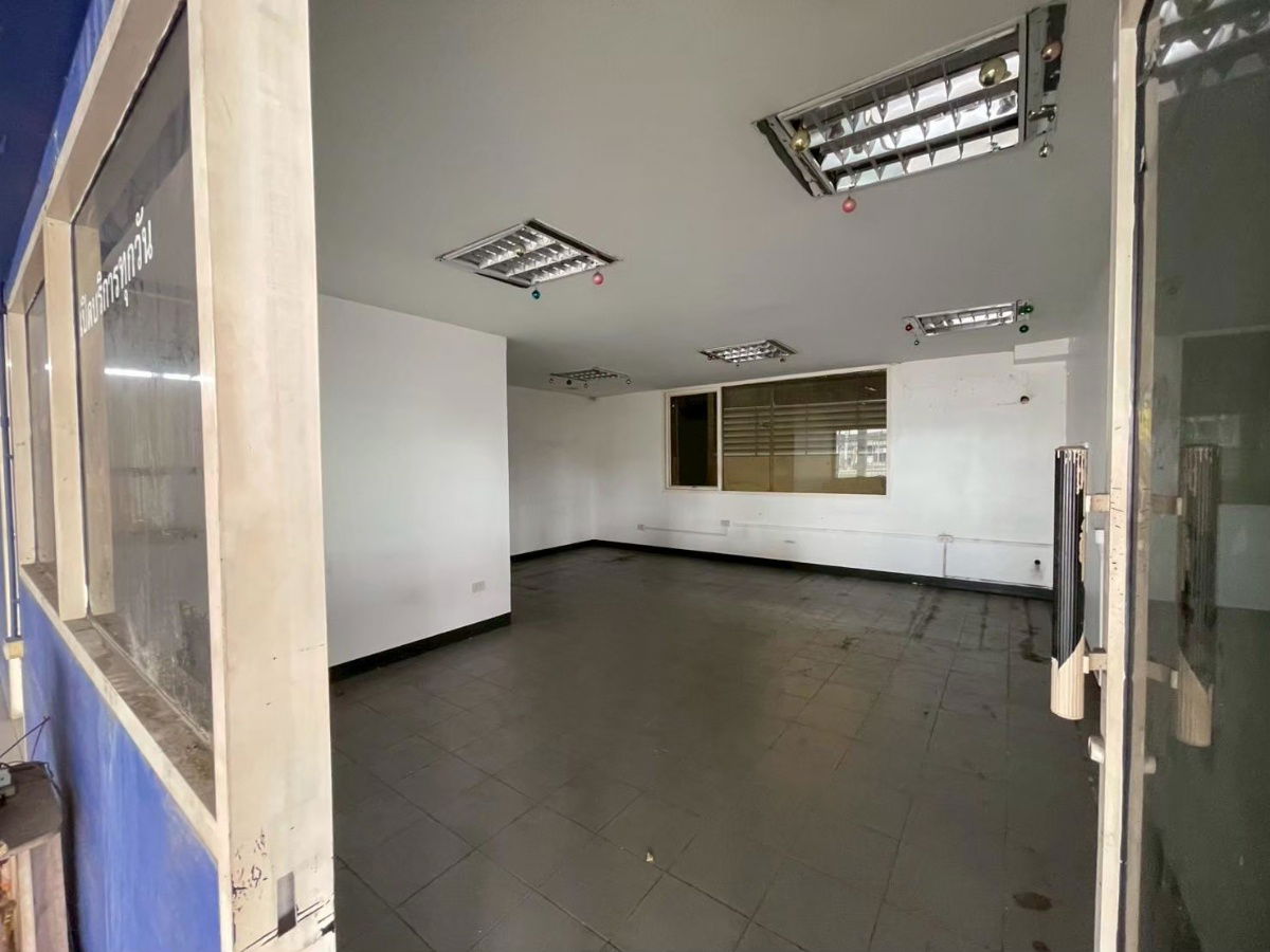 รูป ให้เช่า โชว์รูมพร้อมโกดังเปล่า พื้นที่900ตรม. ทำเลอ้อมน้อย อ้อมใหญ่ - รูปที่ 7/10