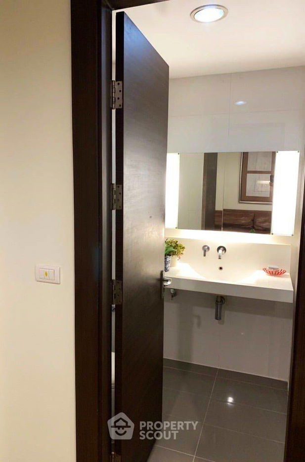 picture 1-BR Condo at Rhythm Ratchada near MRT Ratchadaphisek (ID 704710) - 10/15