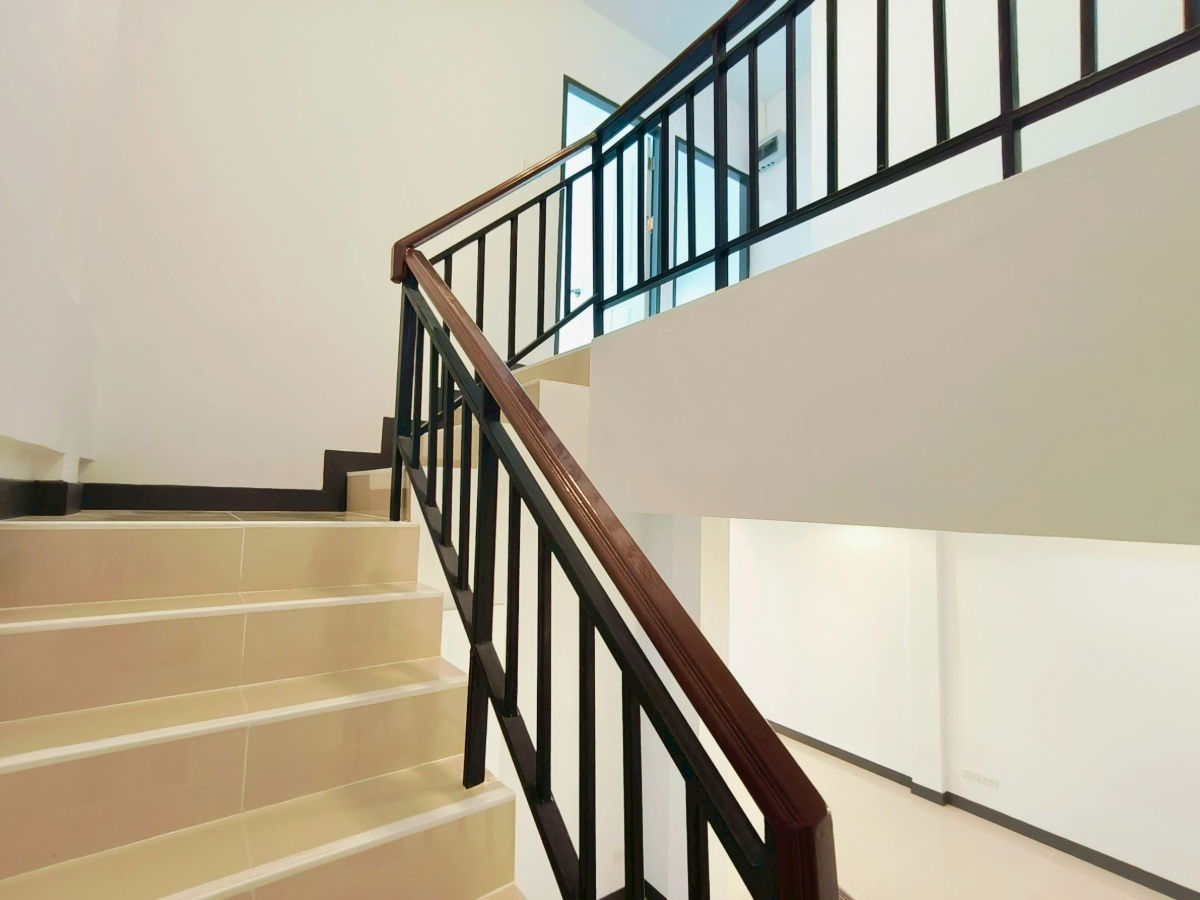 รูป บ้านโซนลาดกระบัง  ถนนฉลองกรุง  หมู่บ้านราชพฤกษ์ รีโนเวทใหม่  ใกล้นิคมอุตสาหกรรมลาดกระบัง นัดชมเลย 085-318-6868 - รูปที่ 16/23