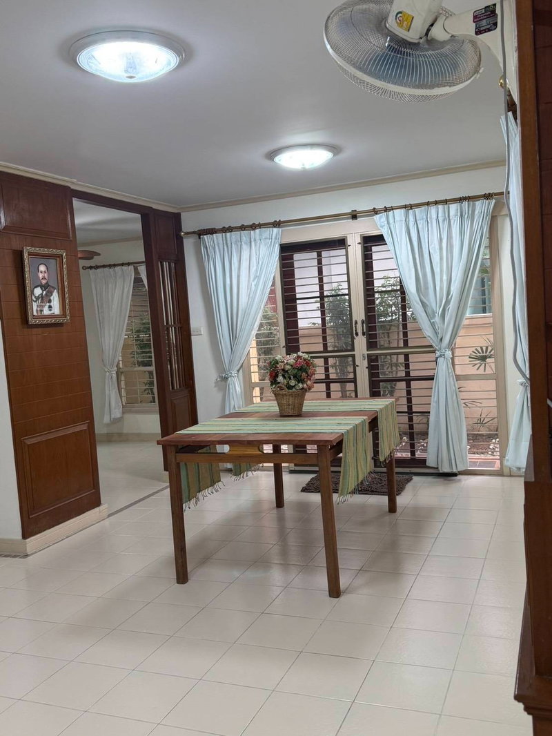 ขายบ้านเดี่ยว : ขายบ้านเดี่ยว ม.เนเบอร์โฮม (ถ.สุขาภิบาล 5 เขตสายไหม) 51 ตรว.2 ชั้น 3 ห้องนอน 3 ห้องน้ำ ครัว แอร์ เฟอร์ฯ ใกล้สนง.เขตสายไหม ขาย 4.7 ล้าน โทร 093-9594717