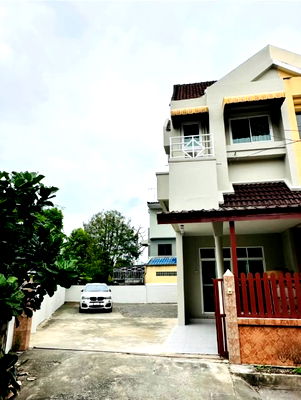 เช่าทาวน์โฮม ถนนรามอินทรา : ให้เช่า ทาวโฮม สไตล์บ้านเดี่ยว 2ชั้นครึ่ง หลังมุม สวนสยาม เสรีไทย ใกล้มอเตอร์เวย์, แฟชั่นไอส์แลนด์