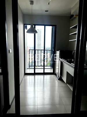 Condos for sale : 1 Bed 1 Bath Condo High Rise Good Location Free Shuttle to BTS On Nut / For Rent-The Base Park West Sukhumvit 77