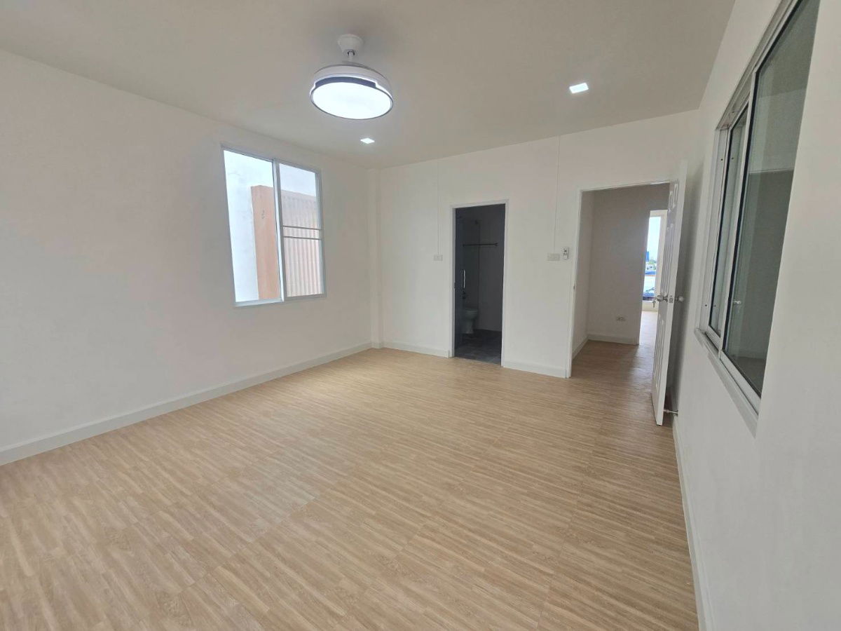 รูป Home Office แต่งใหม่ ม.อาร์เค บิซ เซ็นเตอร์ มอเตอร์เวย์–แอร์พอร์ตลิงค์ RK Biz Center Motorway–Airport link ทำเลดี ค้าขายได้ ติดถนนใหญ่ - รูปที่ 44/48