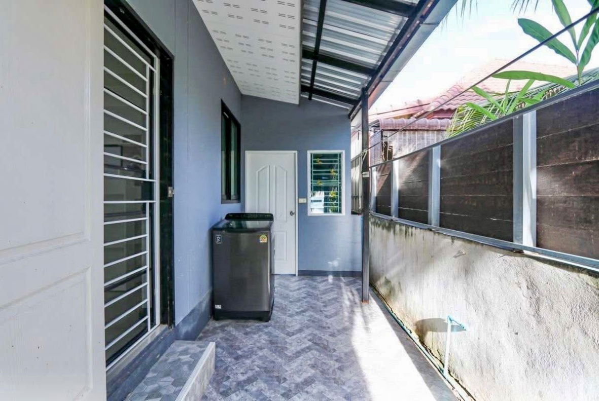 picture 🏡 House for RENT ! 🐶🐱 Pets Friendly  Close to town - near to Supermarkets, Fresh Market and etc  📍Location: Saraphi, Chiangmai - 8/13