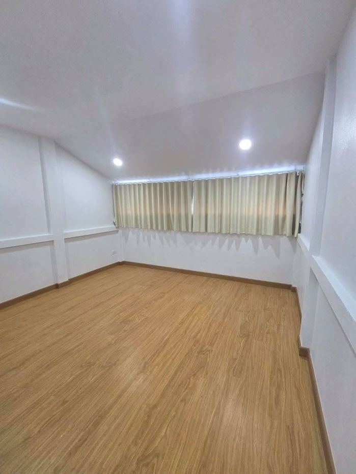 picture Two-story townhouse for rent with 4 bedrooms,2 toilets and 1 kitchen.  - 17/19