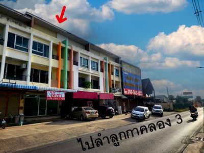 Shophouses for rent Lam Luk Ka : Shophouse for rent  Lumlukka Klong 4 Pathum Thani. near Lad Sawai market, Great location. 