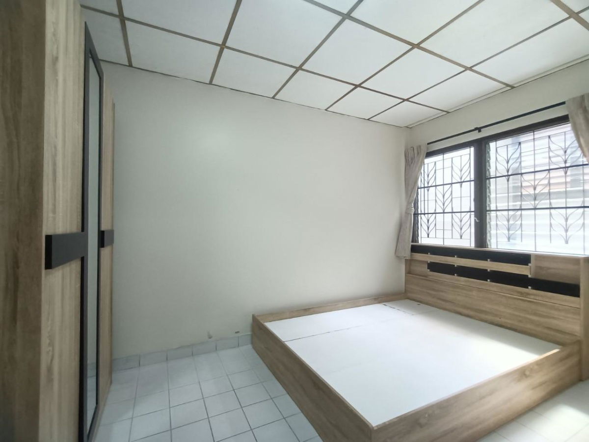 รูป ให้เช่า ทาวน์โฮม 2 ชั้น 4 ห้องนอน 2 ห้องน้ำ หมู่บ้านสายลม แจ้งวัฒนะ - รูปที่ 3/13