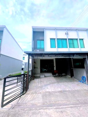 เช่าทาวน์โฮม ถนนราชพฤกษ์ : บางกร่าง 45-51 เดอะวอล์ ราชพฤกษ์ 1.2 กม.ให้เช่าทาวน์โฮม 2 ชั้น 18 ตร.วา. ตลาดพระราม5 900ม.บางศรีเมือง